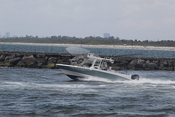BOSTON WHALER32.1