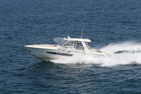 Boston Whaler.outrage 420.08