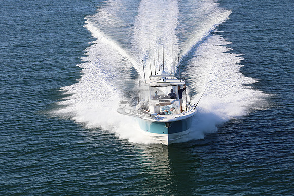 edgewater.370cc.green hull.3 engines.0318
