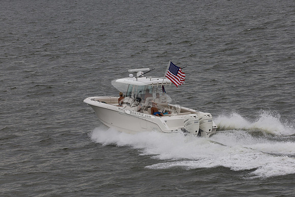 Boston Whaler.white.flag.merc.02