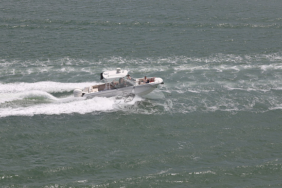 BOSTON WHALER.2 MERCURYS.03