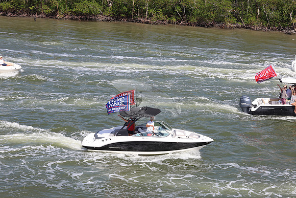 chaparral.black.bowrider.1