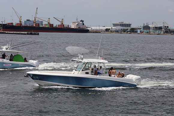 BOSTON WHALER35.BLUE.1