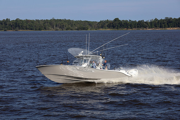 cape horn.tan hull.2 white yamaha.7294