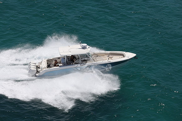 BOSTON WHALER.BLUE HULL.3117