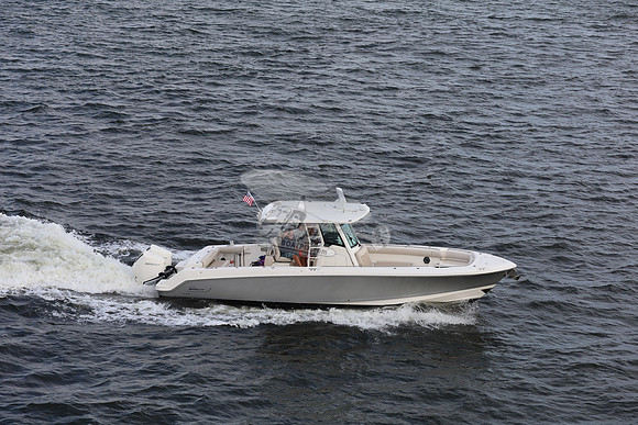 Boston Whaler.3300.4