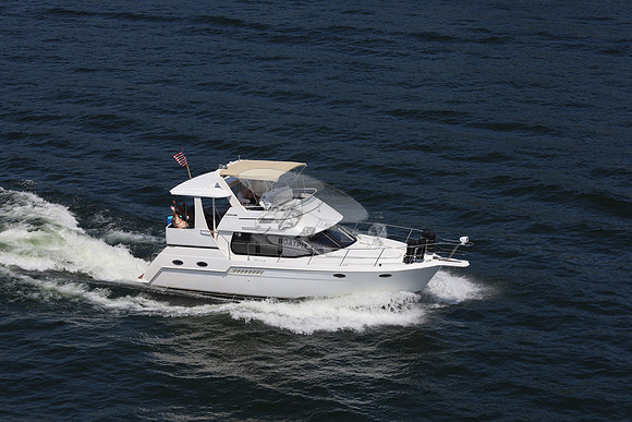 Carver motor yacht. 05
