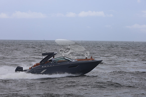 cruisers yachts.2 merc.gray hull.0574