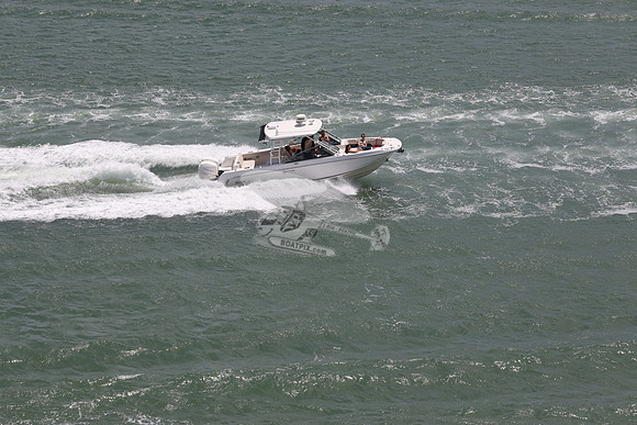 BOSTON WHALER.2 MERCURYS.04