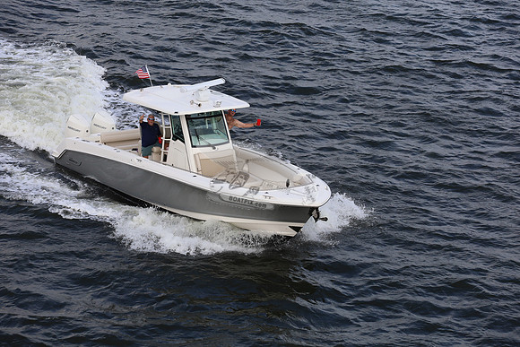 Boston Whaler.3300.8