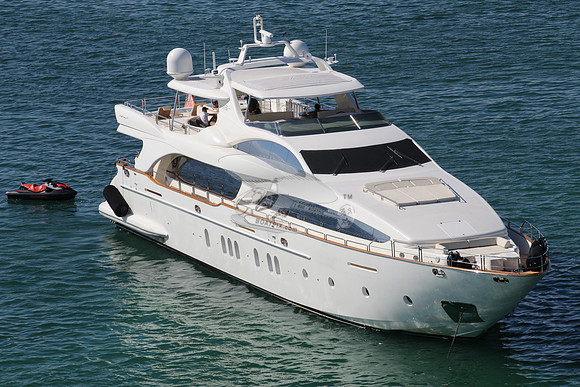 Azimut.red foreign flag.07
