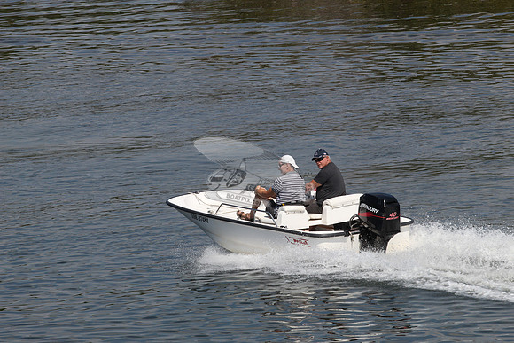 59E37484.BOSTON WHALER.7972