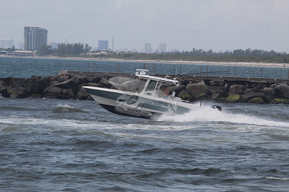 BOSTON WHALER32.2