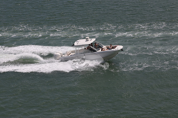 BOSTON WHALER.2 MERCURYS.06
