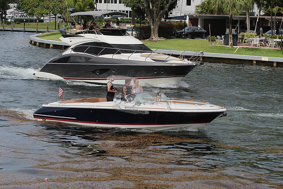 CHRIS CRAFT.NAVY BLUE HULL.022