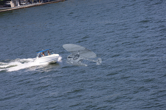 cobalt.bowrider.white blue.01