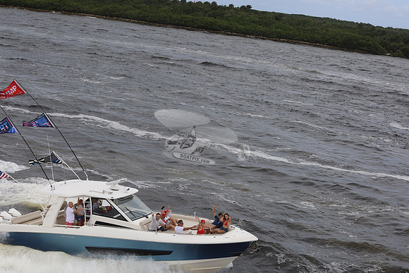Boston Whaler 42 outrage blue.4