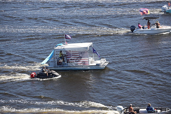 mi1302cc.pontoon american flag.7