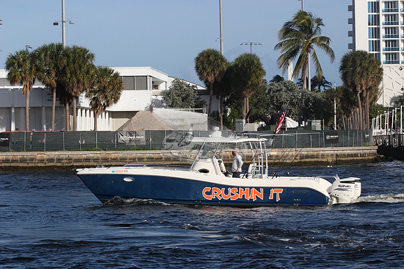 CRUSHIN IT.KEY LARGO FL.1222133.WORLD CAT.07
