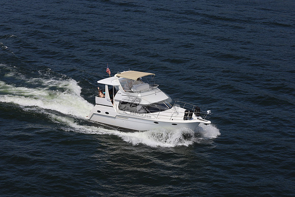 Carver motor yacht. 07