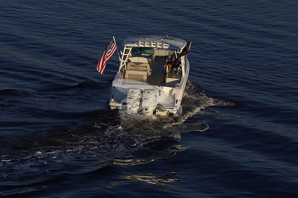 boston whaler.320 vantage.12