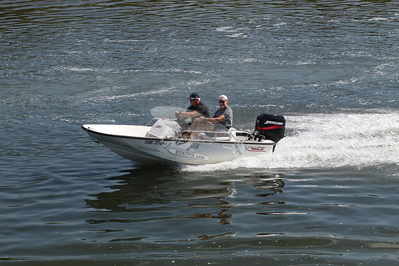 59E37484.BOSTON WHALER.7988
