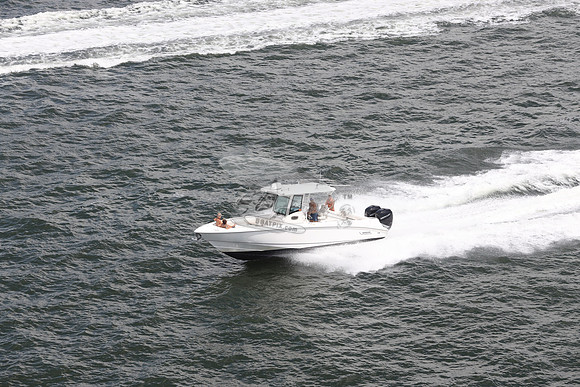 boston whaler.320 outrage.1