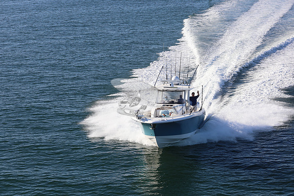 edgewater.370cc.green hull.3 engines.0319