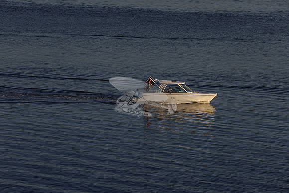boston whaler.320 vantage.06