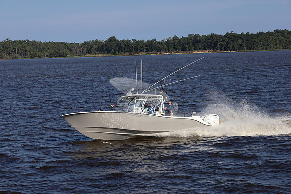 cape horn.tan hull.2 white yamaha.7295