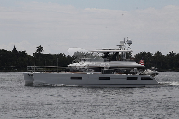 BOAT TRI HULL.LARGE.005