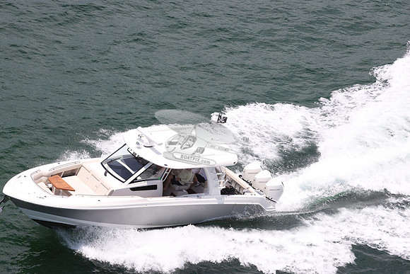 BOSTON WHALER 35 REALM.22