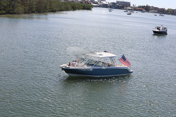 boston whaler.blue.320.1