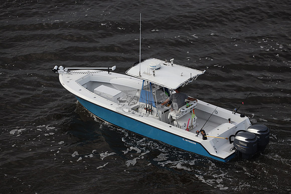 CONTENDER.BLUE HULL.33
