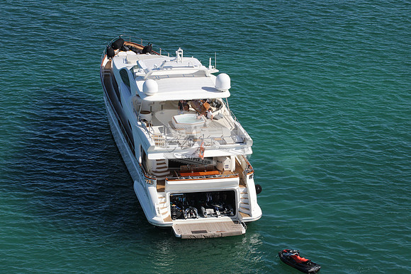 Azimut.red foreign flag.27
