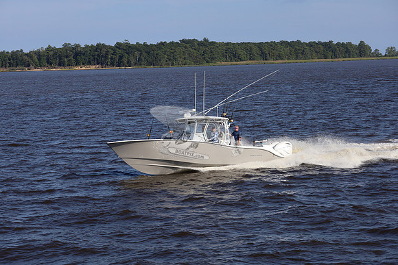 cape horn.tan hull.2 white yamaha.7297