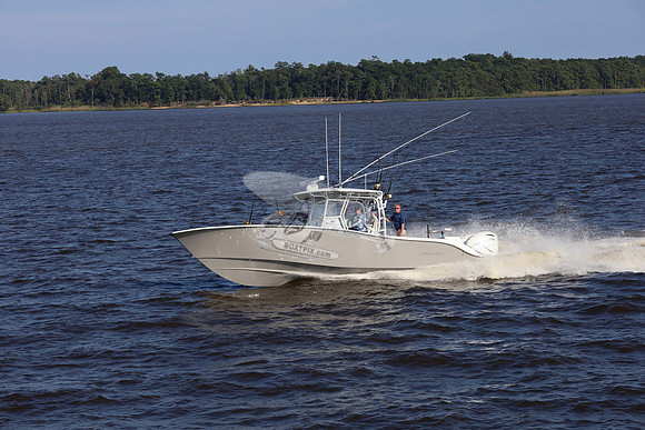cape horn.tan hull.2 white yamaha.7296