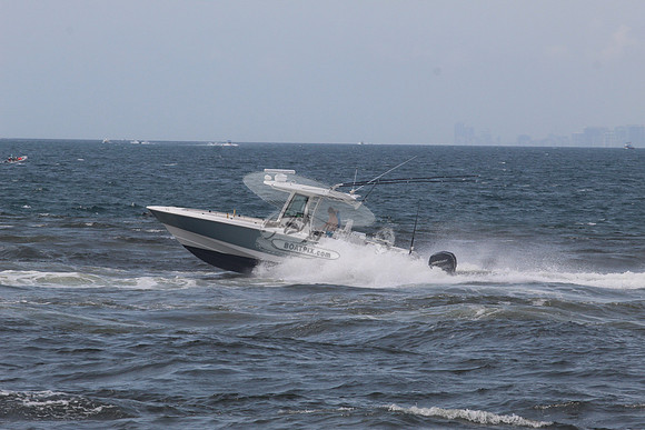 BOSTON WHALER32.5