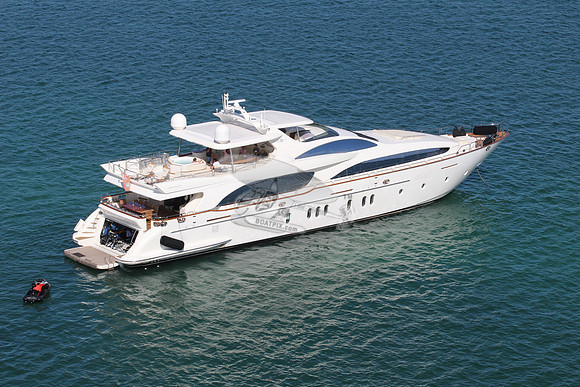 Azimut.red foreign flag.18