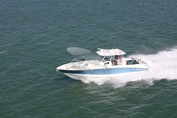boston whaler.370 outrage.2340