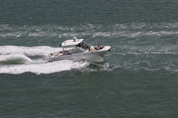 BOSTON WHALER.2 MERCURYS.07