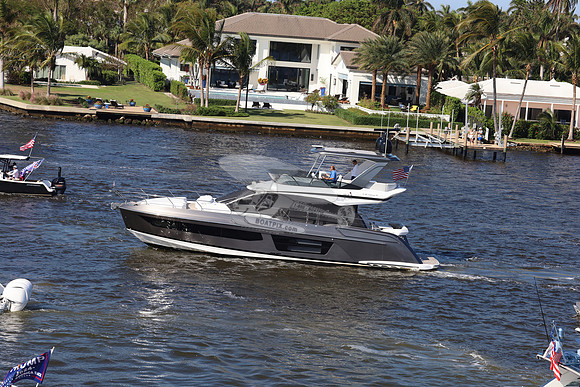 Azimut.dark hull.2