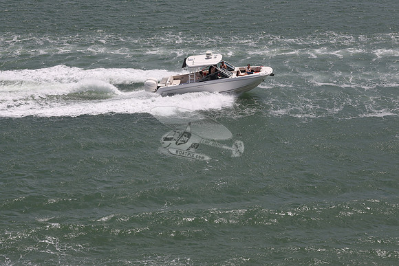 BOSTON WHALER.2 MERCURYS.05