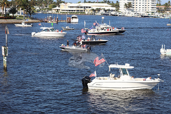 Boston Whaler.2 mercury.1