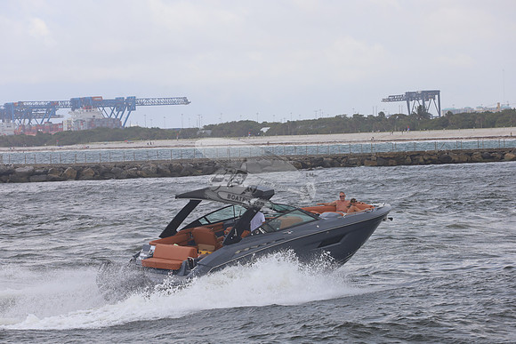 cruisers yachts.2 merc.gray hull.0580