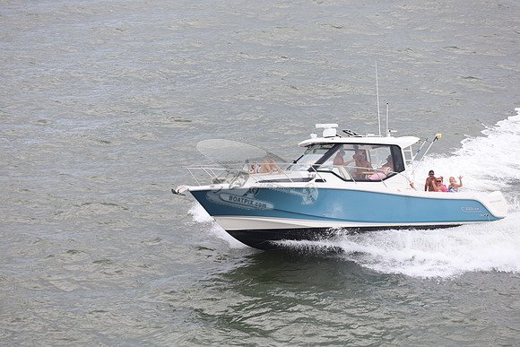 Boston Whaler.blue.2 merc 300.09