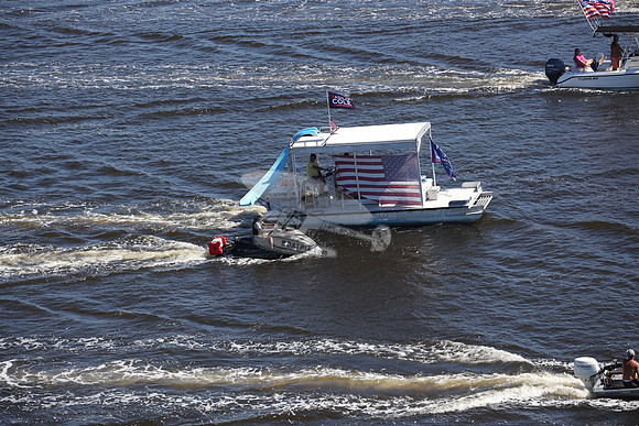 mi1302cc.pontoon american flag.8