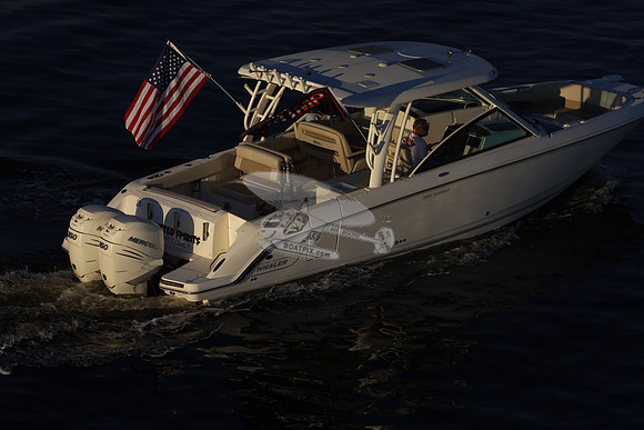 boston whaler.320 vantage.20