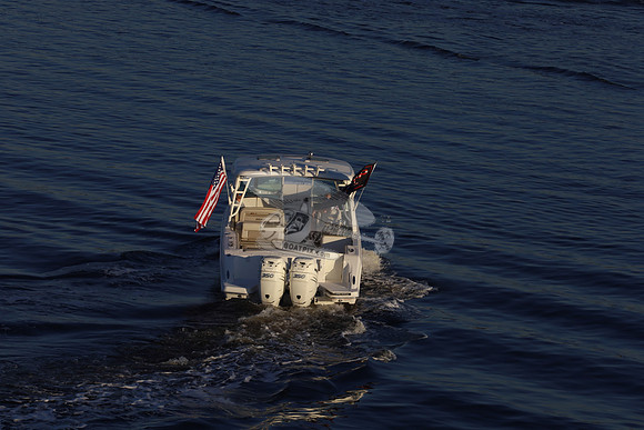 boston whaler.320 vantage.09