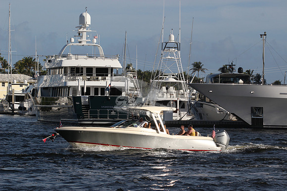 CHRIS CRAFT.GREY HULL.2 MERCURYS.02